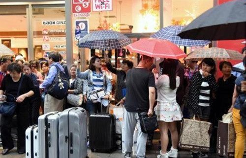 为争中国游客，日本人喜迎“十一国庆节”？日本网友为何说“太丢人”